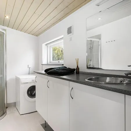 Gorgeous In With Kitchen Holiday home