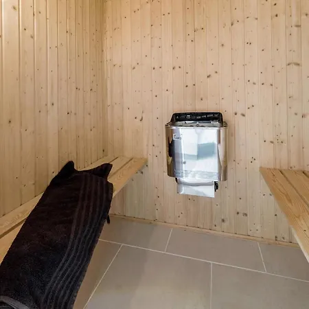 Stunning In With Sauna Stege