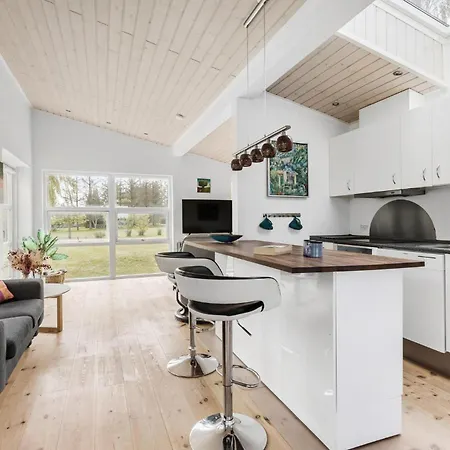 Holiday home Gorgeous In With Kitchen Stege